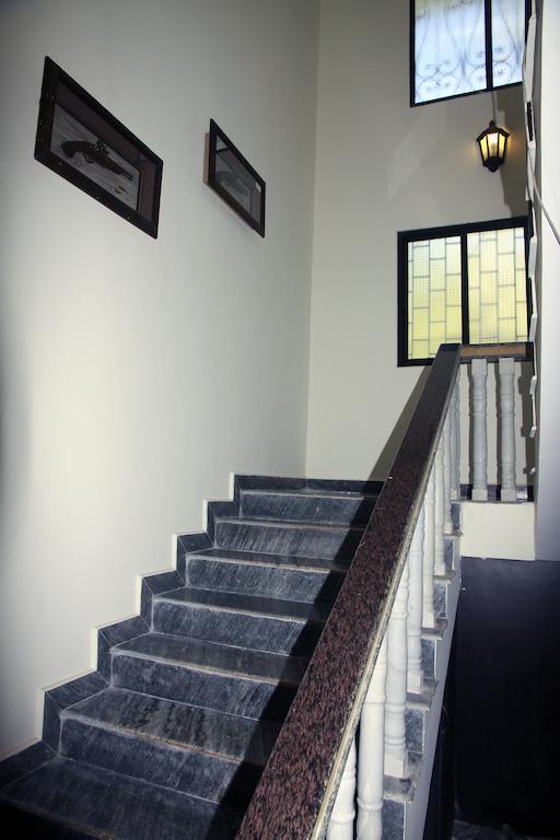 Wanderers Hostel Morjim Luaran gambar