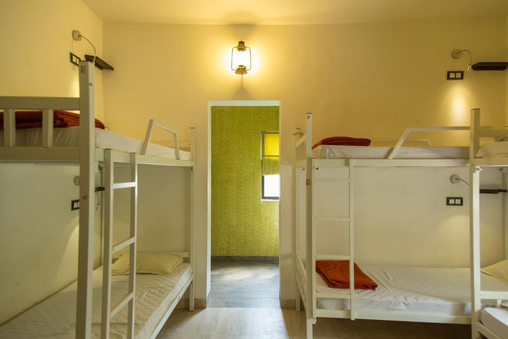 Wanderers Hostel Morjim Luaran gambar
