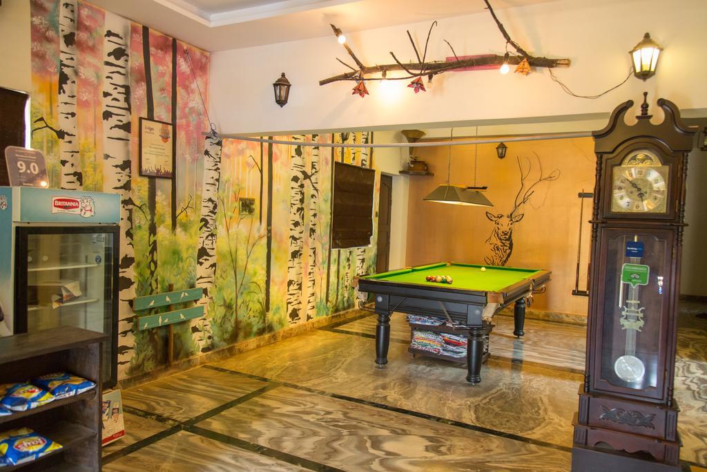 Wanderers Hostel Morjim Luaran gambar