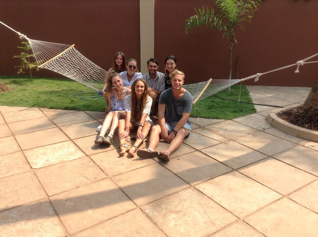 Wanderers Hostel Morjim Luaran gambar